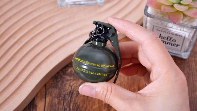 Ecally 2 Pcs Frag Grenade Keychain Heavy Duty Bomb Alloy Cool